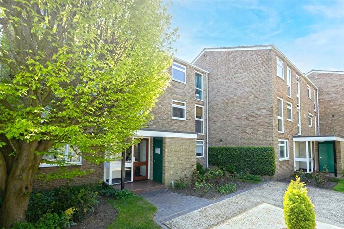 1 Bedroom Flat To Rent In Harrowdene Gardens, Teddington, TW11