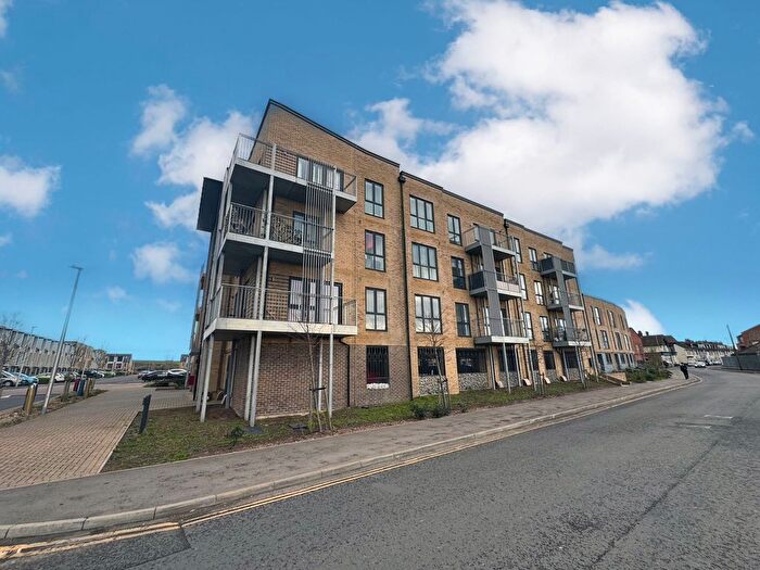 1 Bedroom Flat To Rent In Parker Drive, Newhaven, BN9