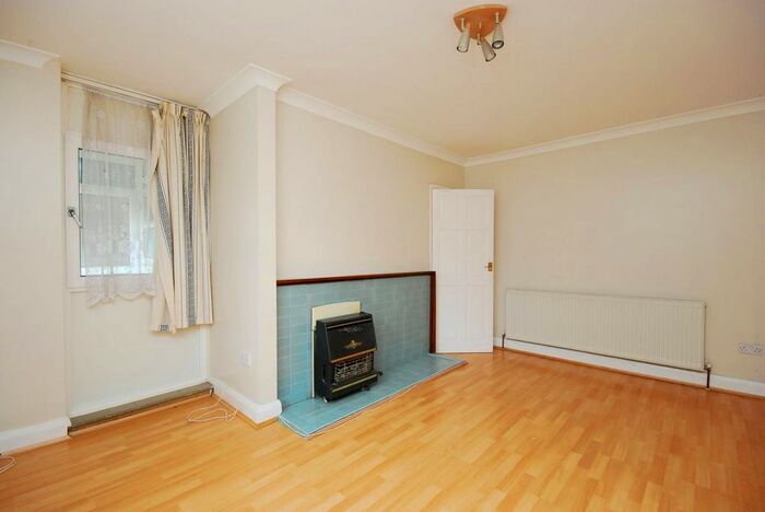2 Bedroom Flat To Rent In Montfort Place, Southfields, London, SW19