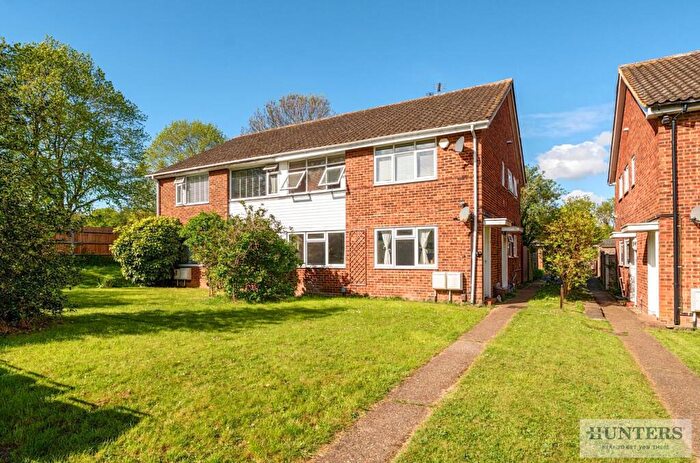2 Bedroom Maisonette For Sale In Taunton Close, Bexleyheath, DA7