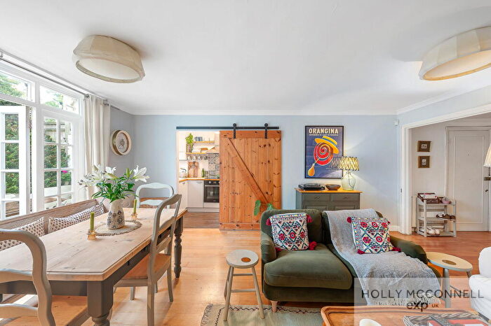 2 Bedroom Flat For Sale In Gipsy Hill, London, SE19