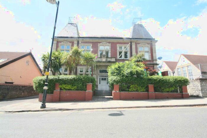 2 Bedroom Flat To Rent In Flat, Belle Vue Court, CF64