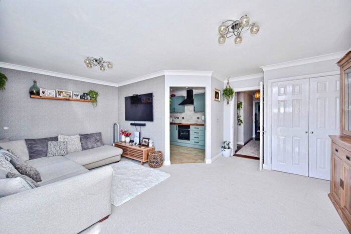2 Bedroom Maisonette For Sale In Jasmine Court, Maidstone, Kent, ME16