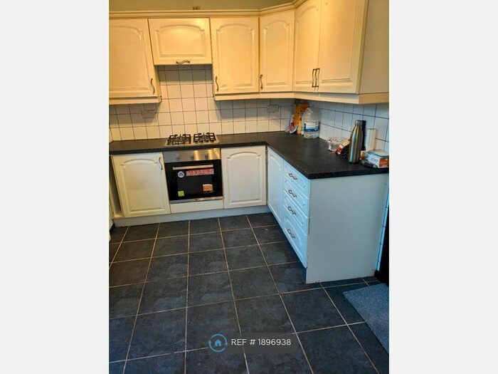 5 Bedroom Semi-Detached House To Rent In St Agnes Road, Doncaster, DN4