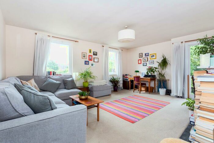 2 Bedroom Flat To Rent In Langford Green, SE5