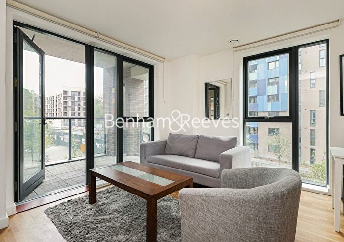 2 Bedroom Flat To Rent In Larkwood Avenue, Blackheath Hill, SE10