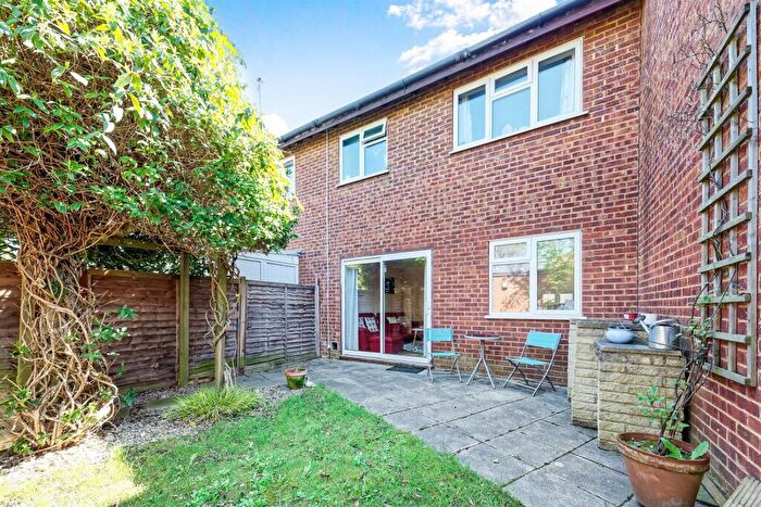 2 Bedroom House To Rent In Hamble Walk, Woking, GU21