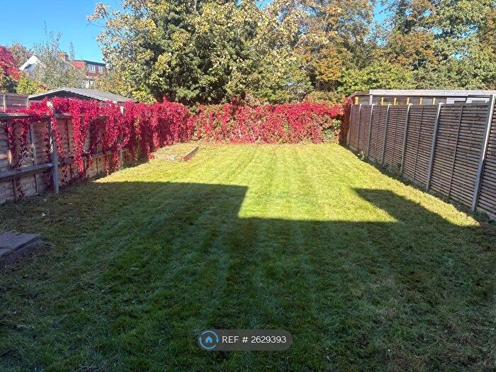 5 Bedroom Semi-Detached House To Rent In Siward Road, Bromley, BR2