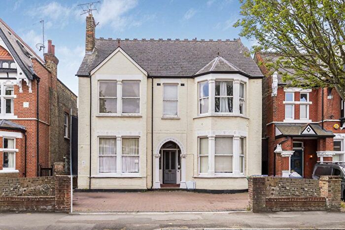 2 Bedroom Flat To Rent In Gordon Road, London, W5