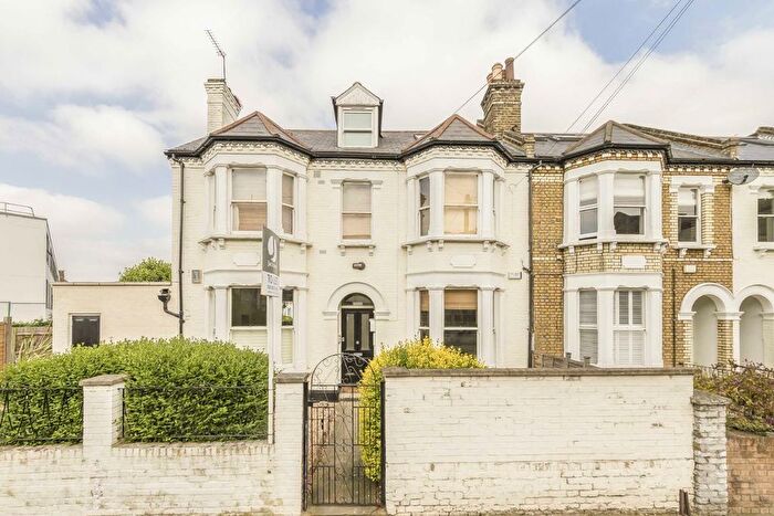 1 Bedroom Flat To Rent In Endlesham Road, Balham, SW12