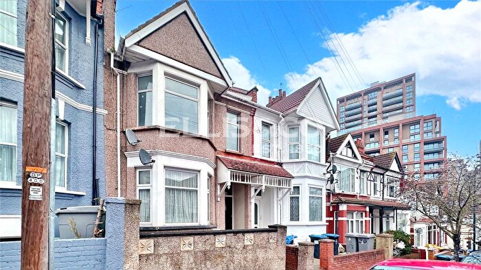 2 Bedroom Maisonette For Sale In Mostyn Avenue, Wembley, HA9