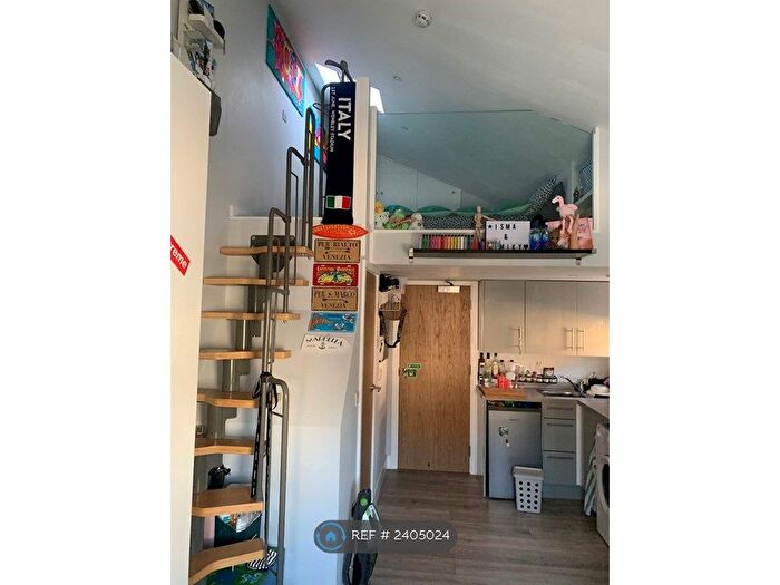 Studio To Rent In Baring Road, London, SE12