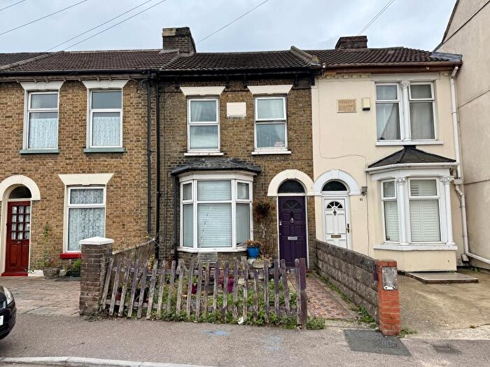 3 Bedroom Terraced House For Sale In Mills Terrace, Chatham, Kent, ME4