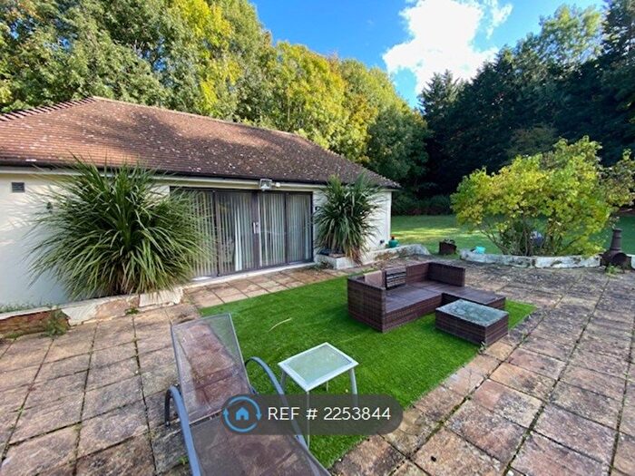 1 Bedroom Bungalow To Rent In Ashford Road, Hollingbourne, Maidstone, ME17