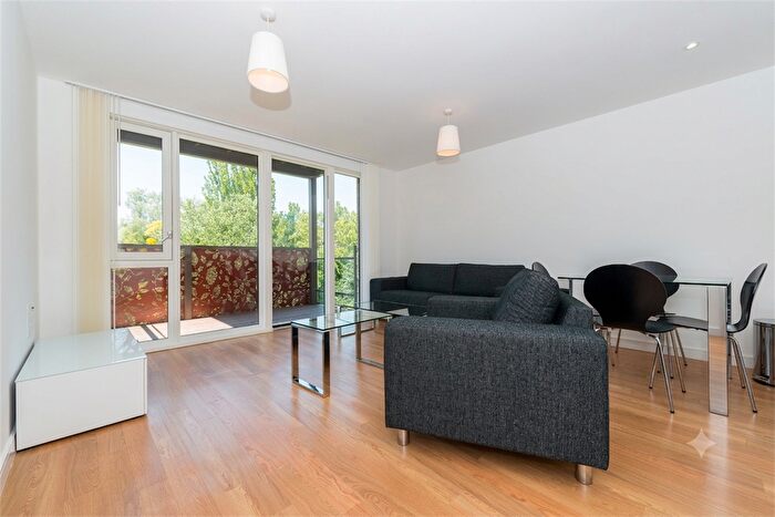2 Bedroom Flat To Rent In Campion House, Blondin Way, SE16