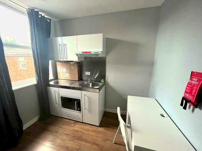 Studio To Rent In Bearwood Parade, B66