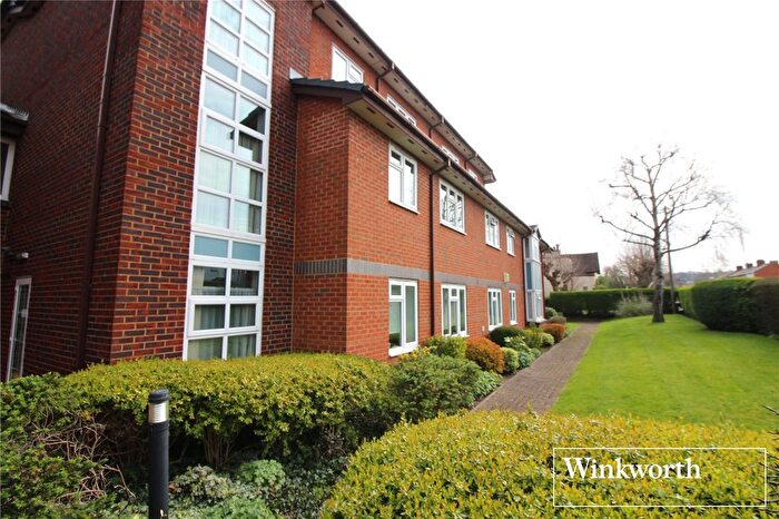 1 Bedroom Flat For Sale In Furzehill Road, Borehamwood, Hertfordshire, WD6