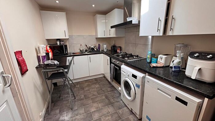 1 Bedroom Terraced House To Rent In Teversal Avenue, NG7