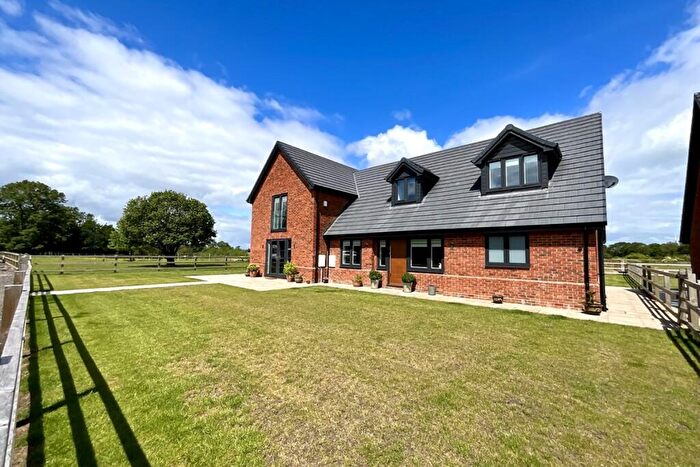 4 Bedroom Bungalow For Sale In Moor View, Aston Common, Sheffield, S26