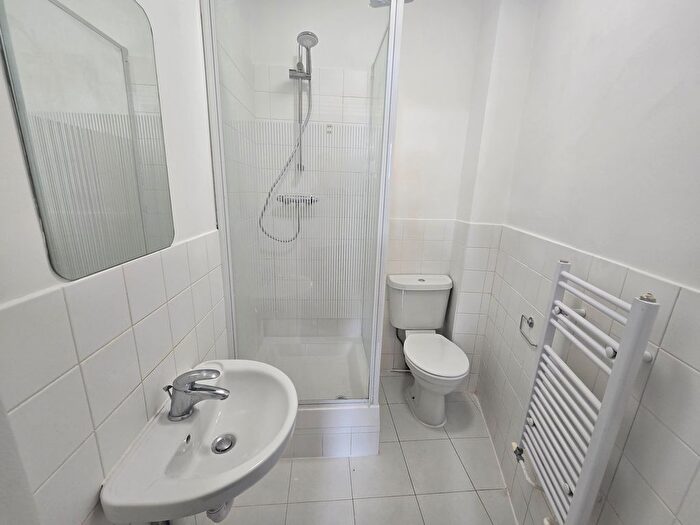 2 Bedroom Flat To Rent In East End Road, London, N2