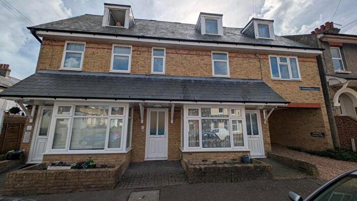 1 Bedroom Flat To Rent In Curzon Road, Dover, Kent, CT17