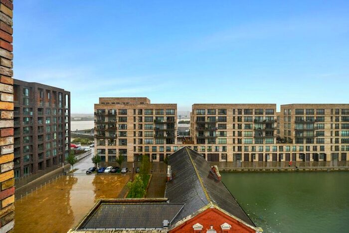 2 Bedroom Apartment To Rent In Frobisher Yard, London, E16