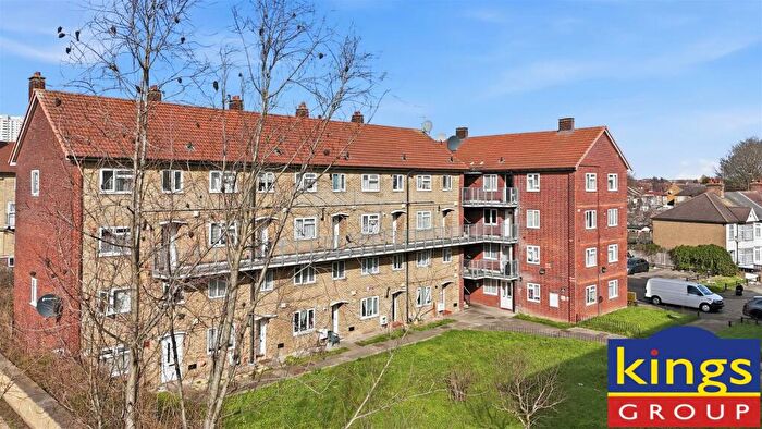 1 Bedroom Flat For Sale In Barrowfield Close, Edmonton, N9