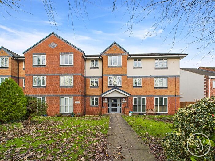 1 Bedroom Flat For Sale In Sandbed Lawns, Leeds, LS15