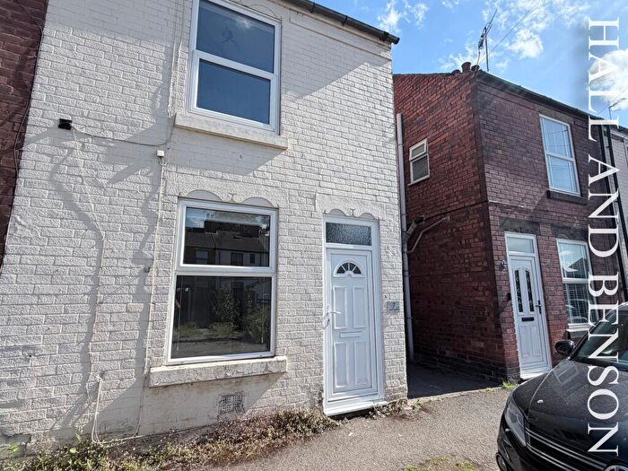 2 Bedroom House To Rent In Hipper Street West, Brampton, S40