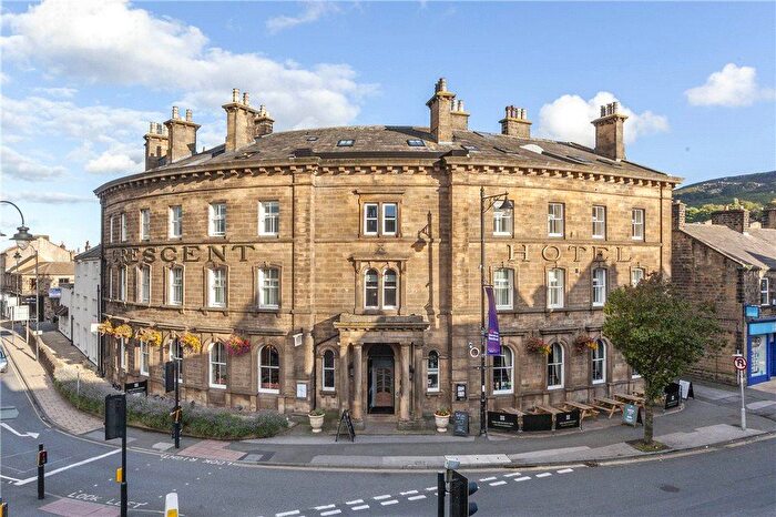 1 Bedroom Flat To Rent In Crescent Court, Ilkley, West Yorkshire, Uk, LS29