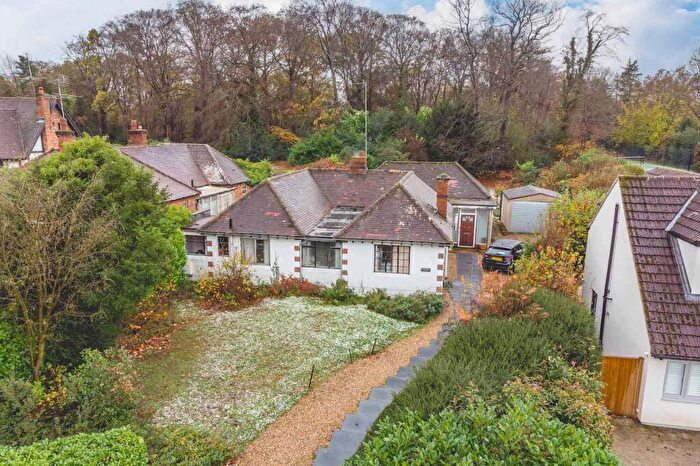 4 Bedroom Detached House For Sale In Woodside Road, Beaconsfield, HP9