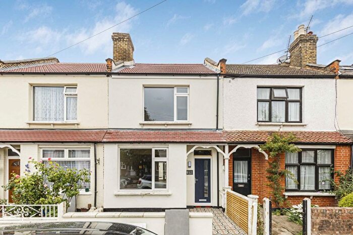 3 Bedroom Property To Rent In Manor Grove, Richmond, TW9