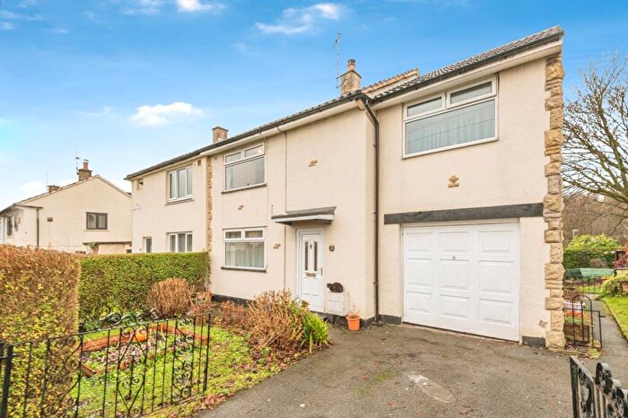 4 Bedroom Semi Detached House For Sale In Huntingdon Avenue, Huddersfield, HD2