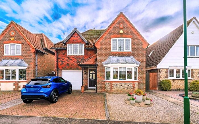 4 Bedroom Detached House For Sale In Chatsworth Drive, Rustington, Littlehampton, West Sussex, BN16