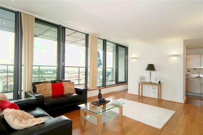 3 Bedroom Flat To Rent In Neutron Tower, Blackwall Way, London, London, E14