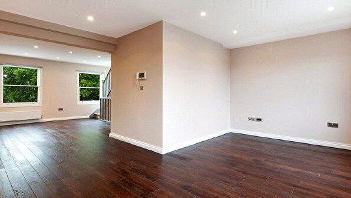 3 Bedroom Terraced House To Rent In Kennington Park Road, London, SE11