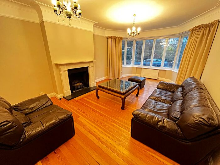 1 Bedroom Flat To Rent In Manor Fields, London, SW15
