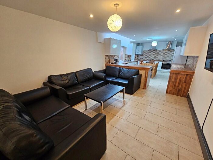 9 Bedroom Semi Detached House To Rent In Dawlish Road, Birmingham, B29