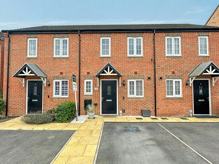 2 Bedroom Town House For Sale In Glen Road, Pontefract, WF8
