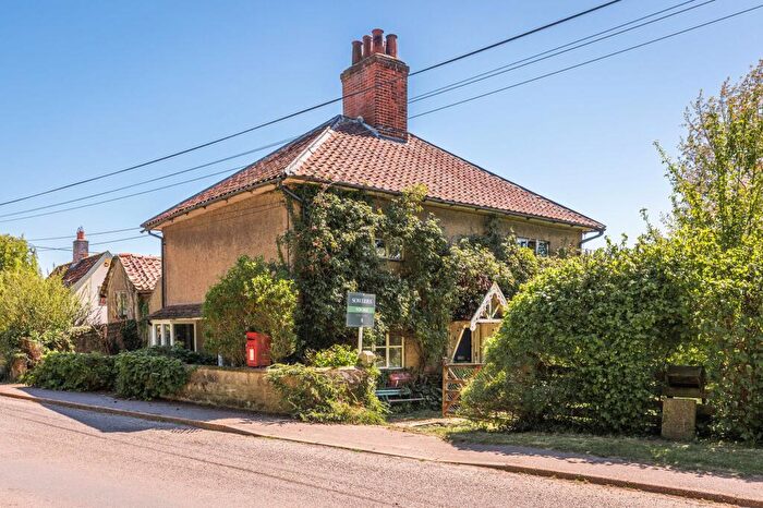 3 Bedroom Detached House For Sale In A Versatile Period Home In Southburgh Blending Charm, Space And Countryside Living, IP25
