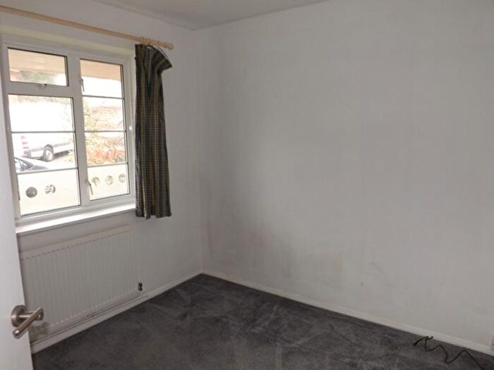 2 Bedroom Flat To Rent In Barfields, Bletchingley, RH1