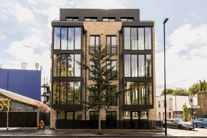 3 Bedroom Flat To Rent In The Vale, London, W3