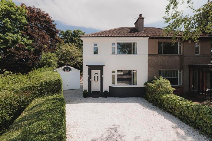 4 Bedroom Semi-Detached House For Sale In Auchmannoch Avenue, Ralston, PA1