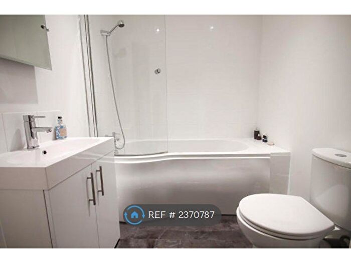 1 Bedroom Flat To Rent In Phoenix House, East Grinstead, RH19