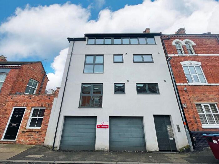 2 Bedroom Apartment For Sale In Colwyn Road, Northampton, NN1