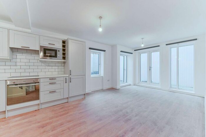 5 Bedroom Flat To Rent In St James Road, Croydon, Purley, CR8