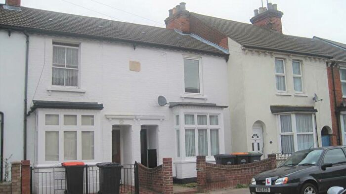 3 Bedroom Terraced House To Rent In Park Road West, Bedford, MK41