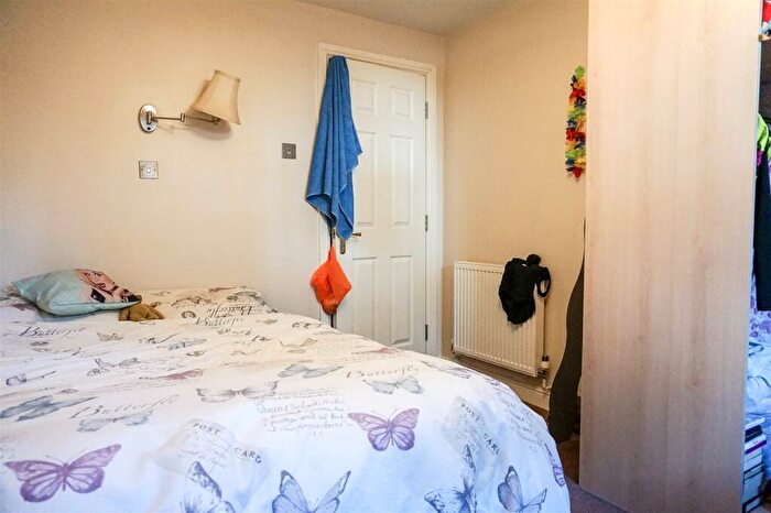 2 Bedroom Flat To Rent In Broomfield Cres, Leeds, LS6
