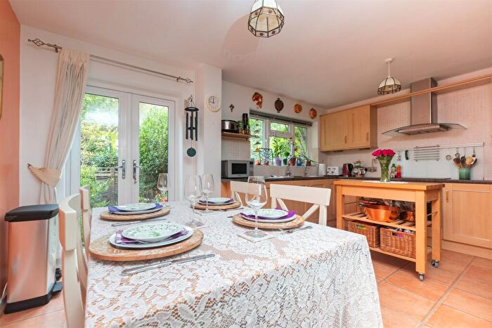 3 Bedroom Terraced House For Sale In Westhill Close, Gravesend, Kent, DA12