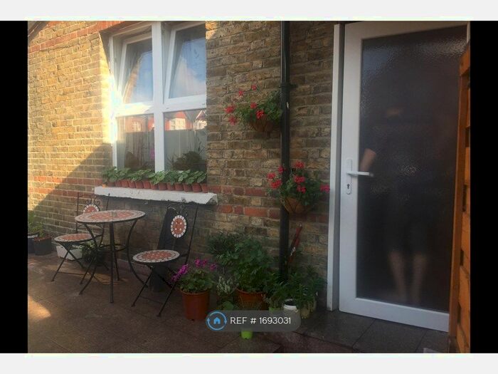 1 Bedroom Flat To Rent In Twyford Avenue, London, W3